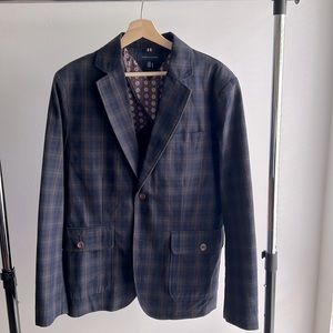 Tommy Hilfiger Men’s Blazer. Size L. Fits like a 40R. Suede Elbow Patches.